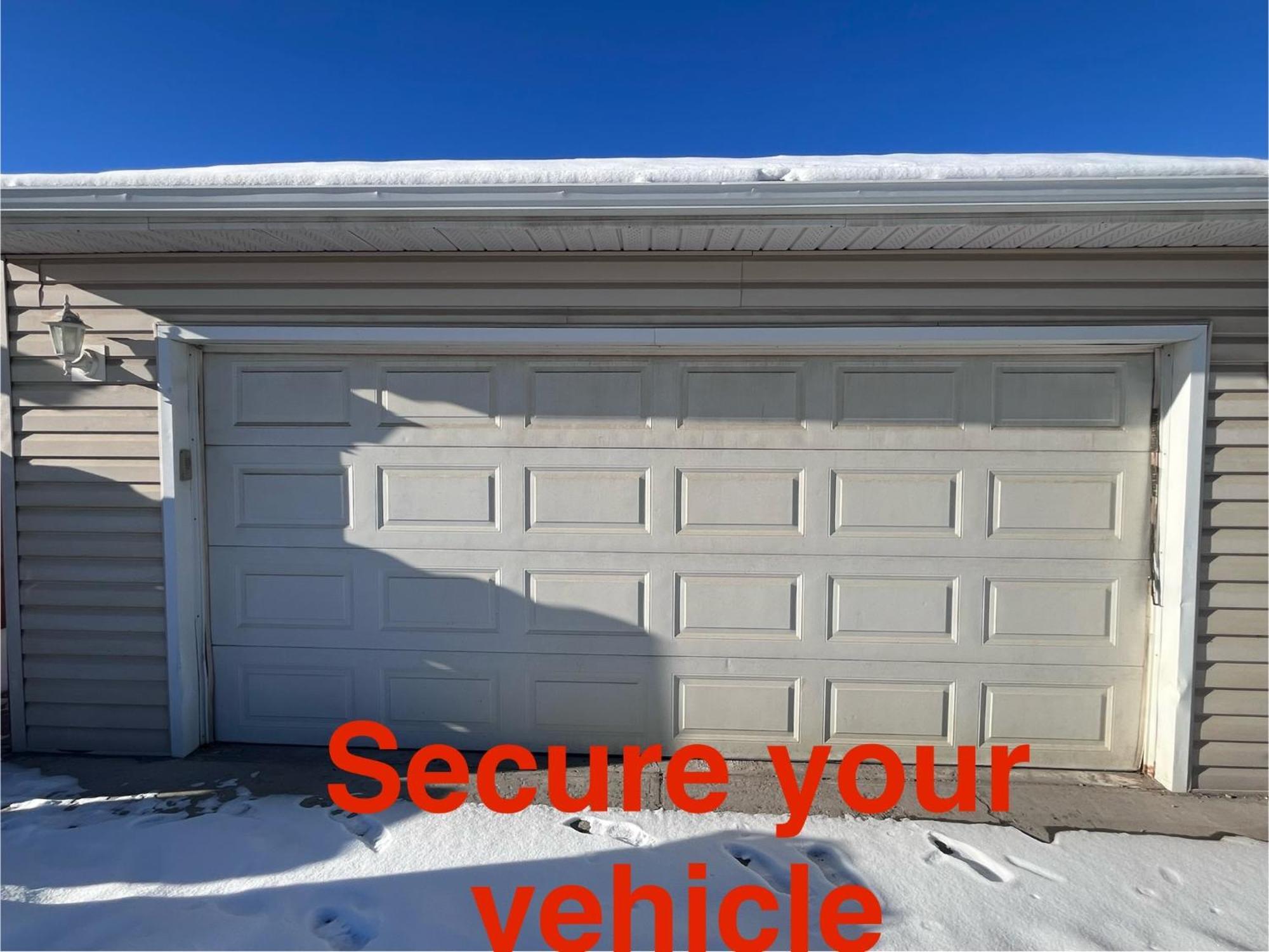 Spacious Main Floor Suite In Detached Bungalow With Parking & Kitchen YYC Eksteriør bilde