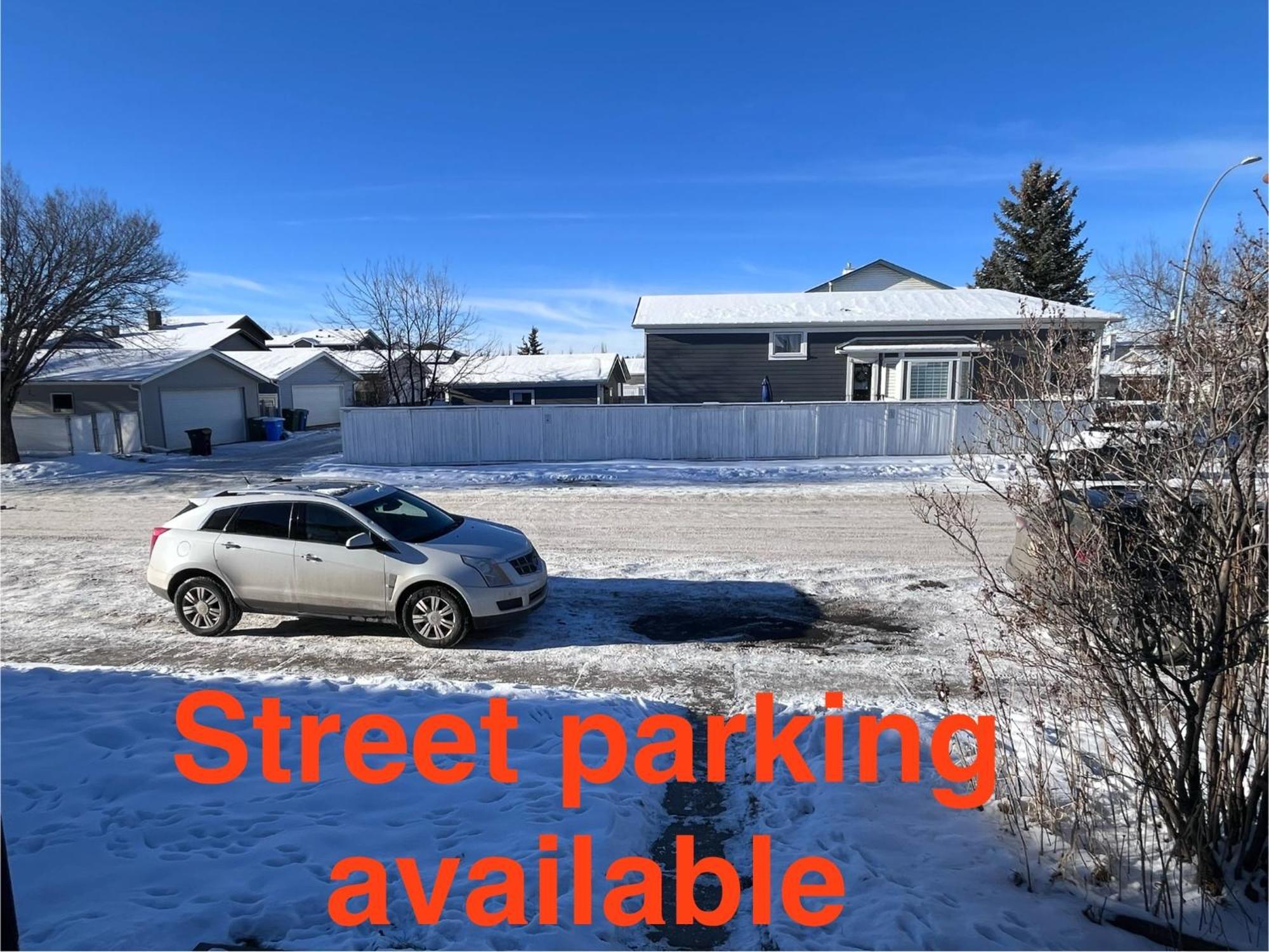 Spacious Main Floor Suite In Detached Bungalow With Parking & Kitchen YYC Eksteriør bilde